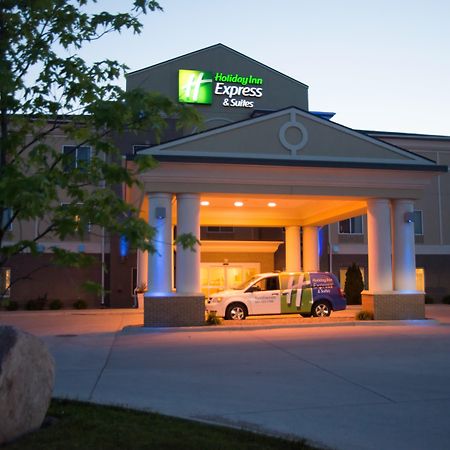 Holiday Inn Express & Suites Northwood By Ihg Silver Lake Exterior photo
