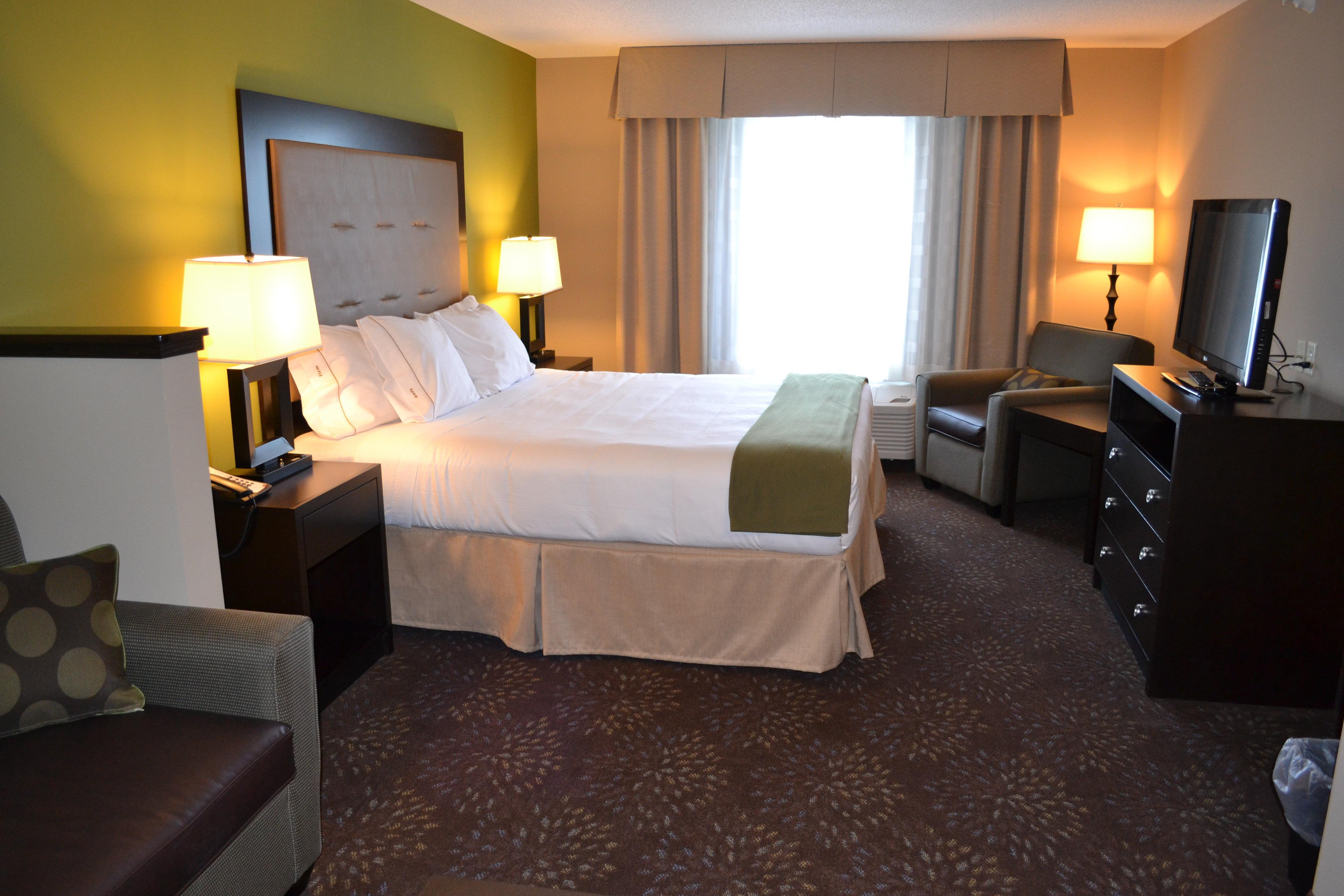 Holiday Inn Express & Suites Northwood By Ihg Silver Lake Exterior photo