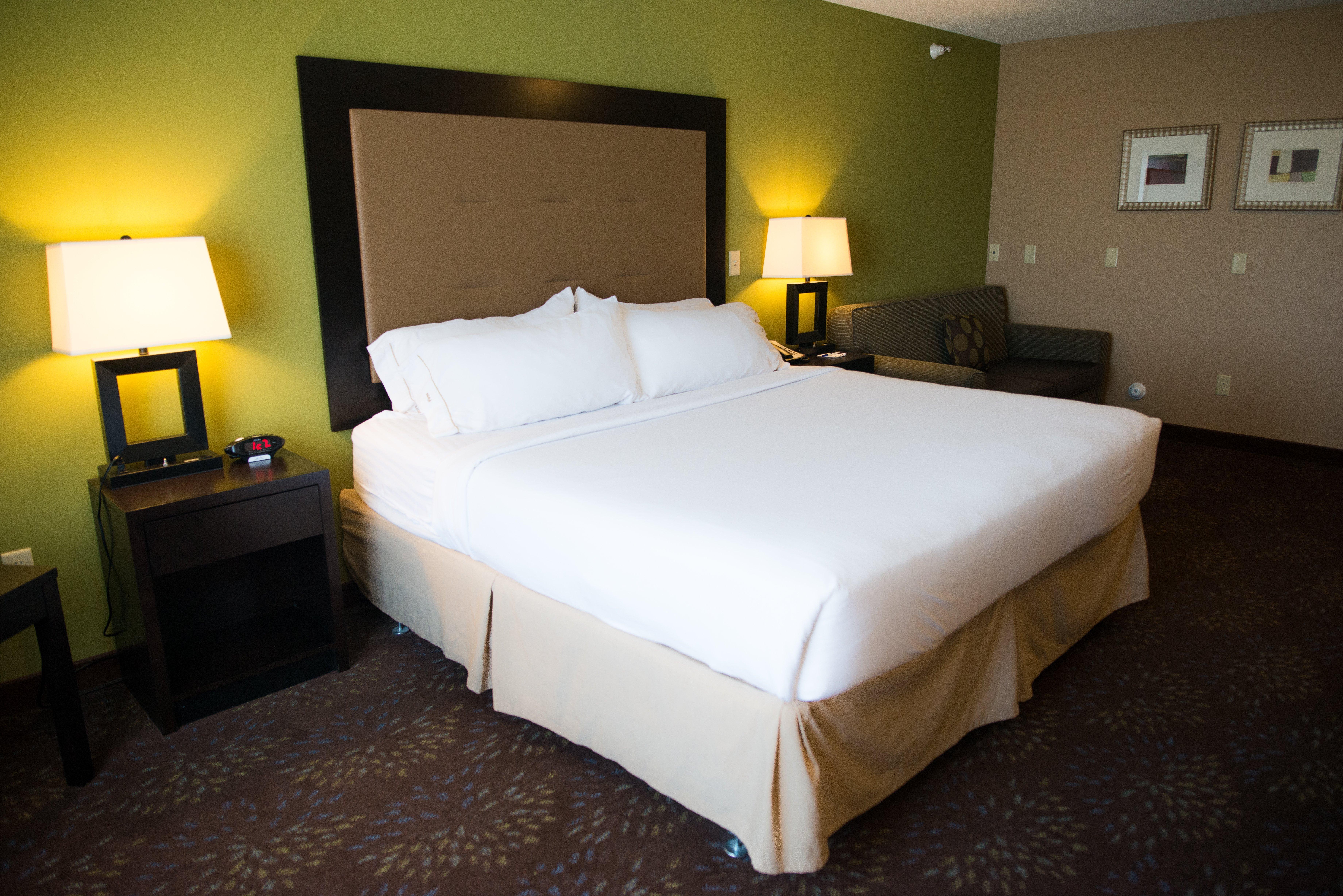Holiday Inn Express & Suites Northwood By Ihg Silver Lake Exterior photo