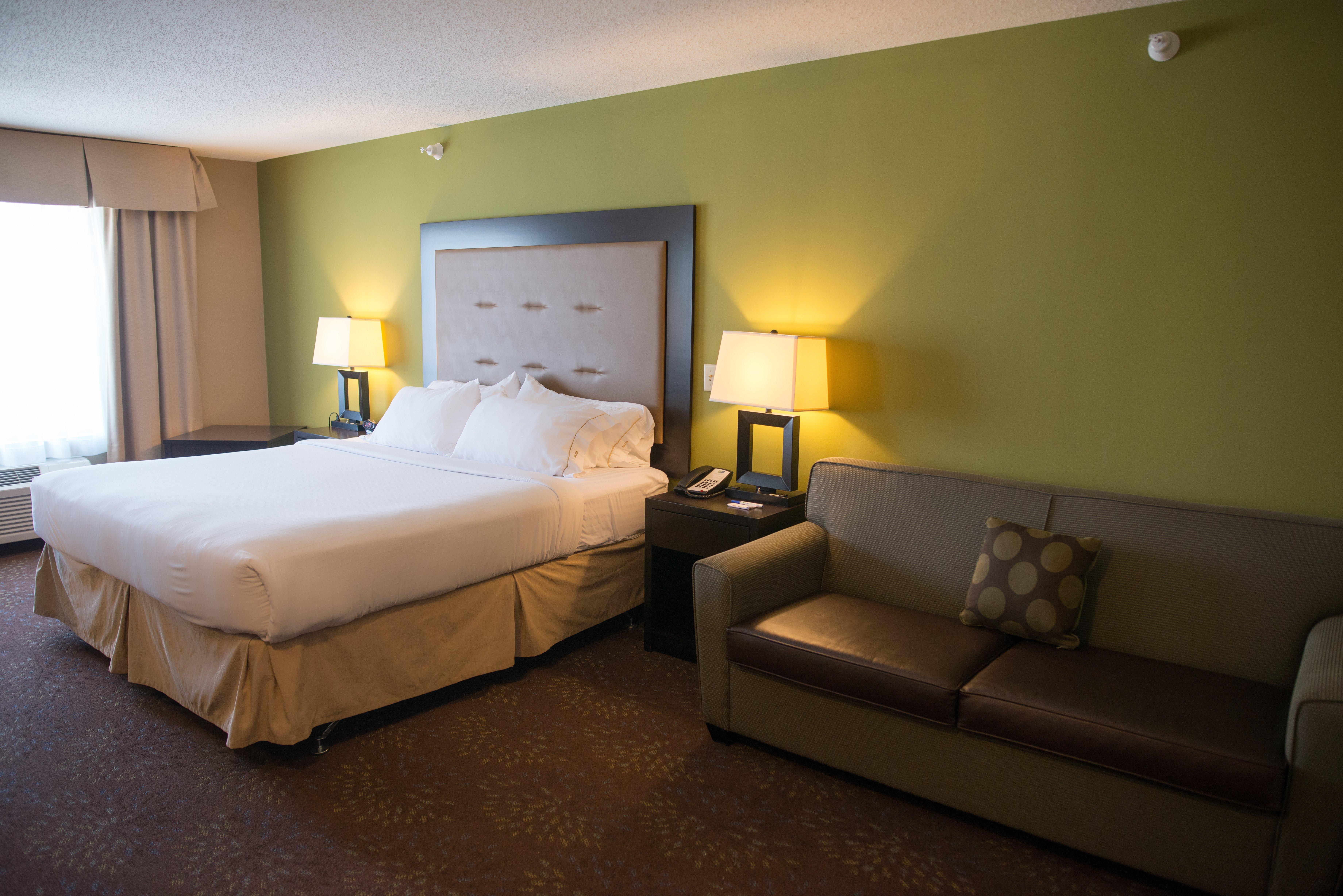 Holiday Inn Express & Suites Northwood By Ihg Silver Lake Exterior photo
