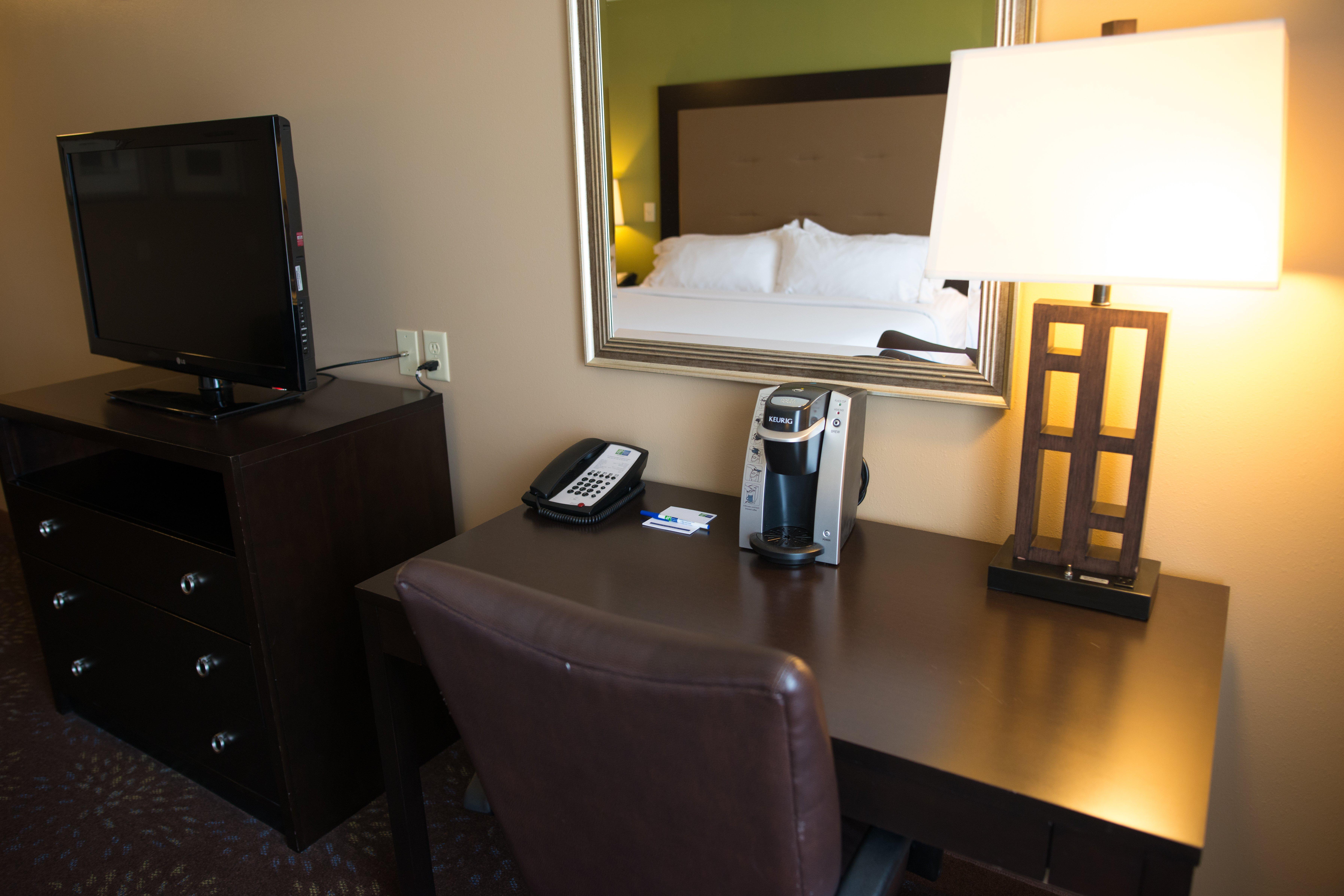 Holiday Inn Express & Suites Northwood By Ihg Silver Lake Exterior photo