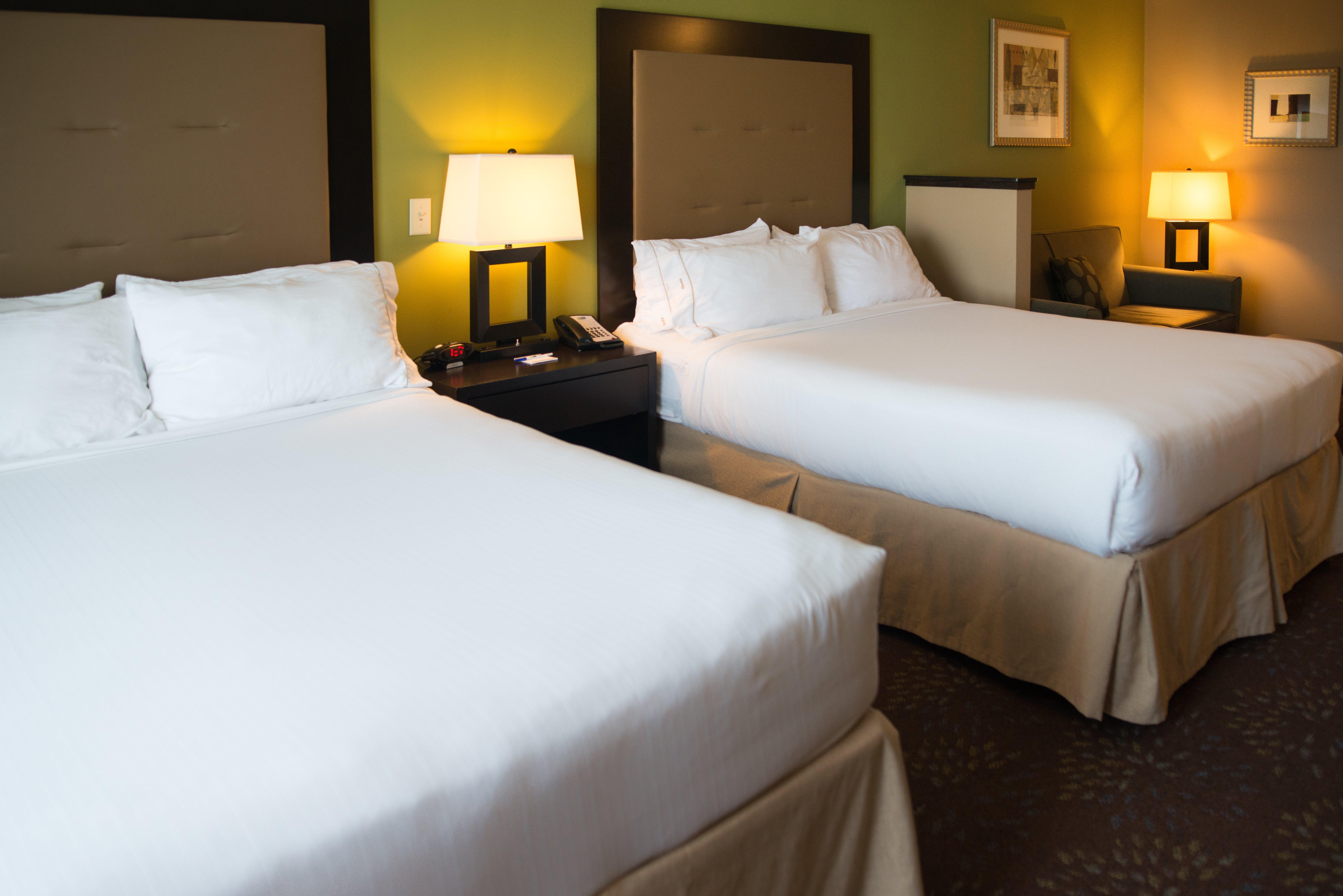 Holiday Inn Express & Suites Northwood By Ihg Silver Lake Exterior photo