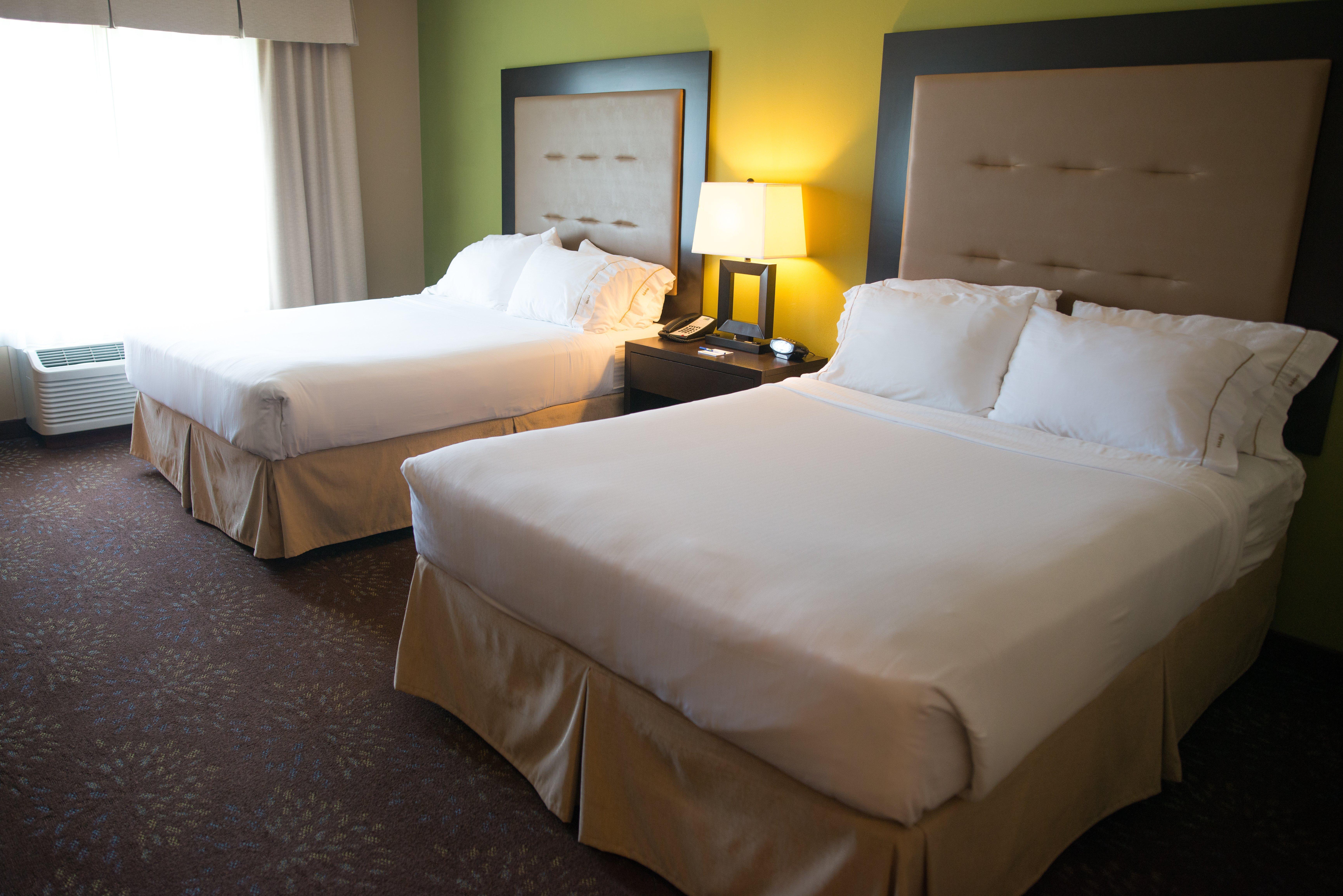 Holiday Inn Express & Suites Northwood By Ihg Silver Lake Exterior photo