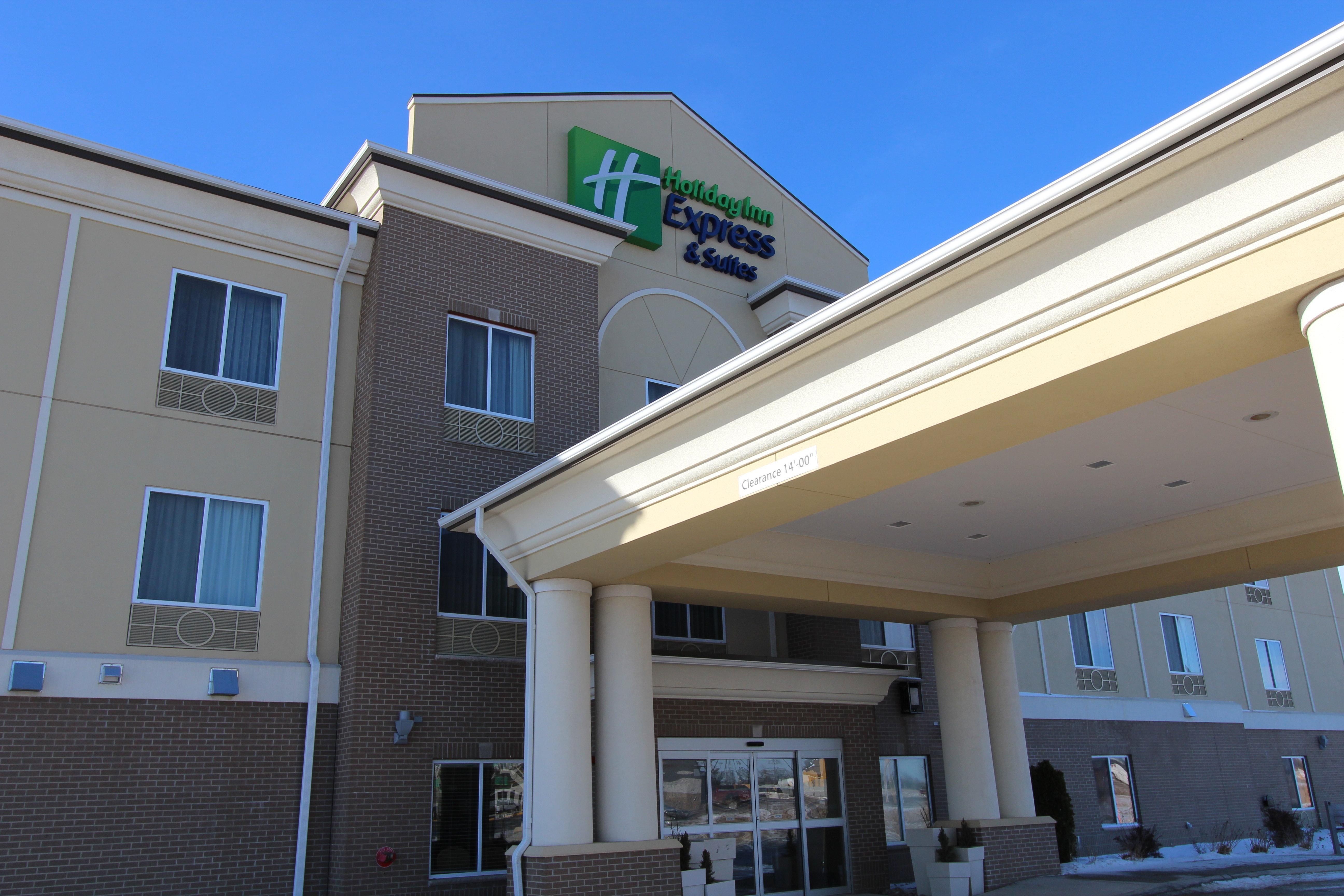 Holiday Inn Express & Suites Northwood By Ihg Silver Lake Exterior photo