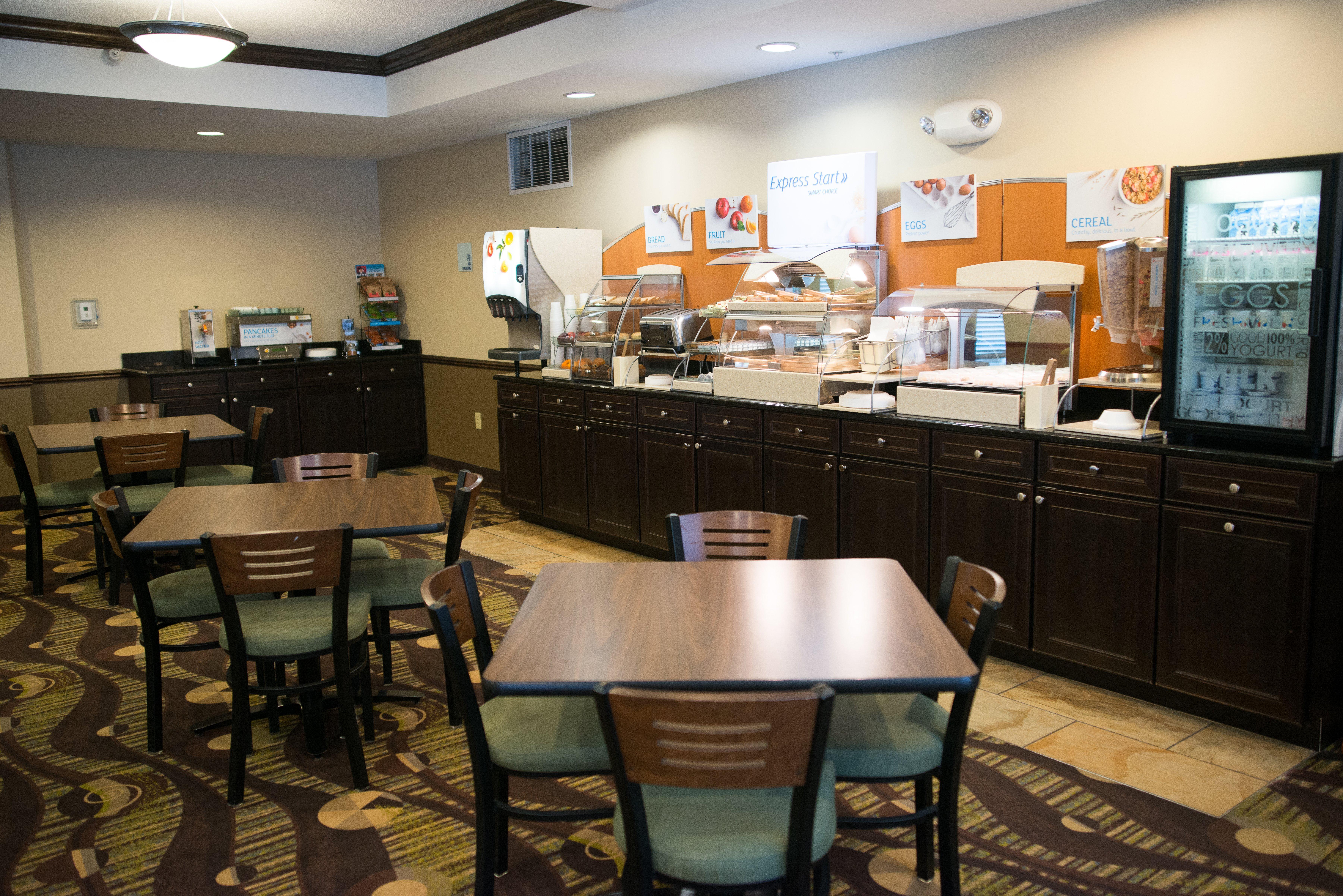 Holiday Inn Express & Suites Northwood By Ihg Silver Lake Exterior photo